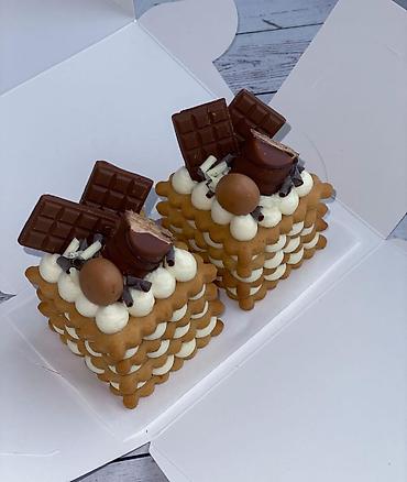 Кондитерские изделия, сладости: Шоколадная плитка из темного шоколада, украшенная рельефным — 11