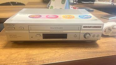 Digər TV və video məhsullar: Sony VHS video kaset pleyeri/rekorder – Model: SLV-GA39 (ön paneldə — 1