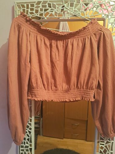 crop top c a: H&M Divided prljavo roze crop bluza, velicina S. Moze se nositi sa