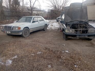арзан машина сатылат: Седан Mercedes-Benz 190E белого цвета с четырьмя дверями. Автомобиль