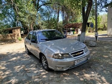 запчасти на опель зафира а: Автомобиль Chevrolet Nexia в кузове седан, выполненный в серебристом