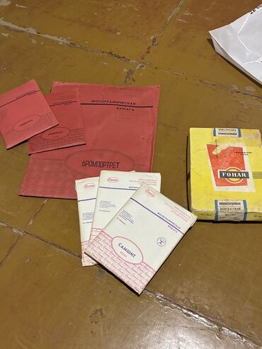 Digər foto və video aksesuarları: Sovet dövrünə aid foto-laboratoriya aksesuarları dəsti Tərkib: - — 7