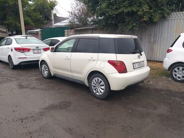 транспорт машина: Toyota ist: 2003 г., Автомат, Хетчбек