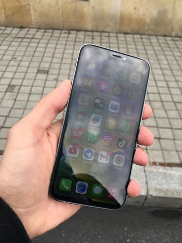 Pontiac: IPhone X, 64 GB