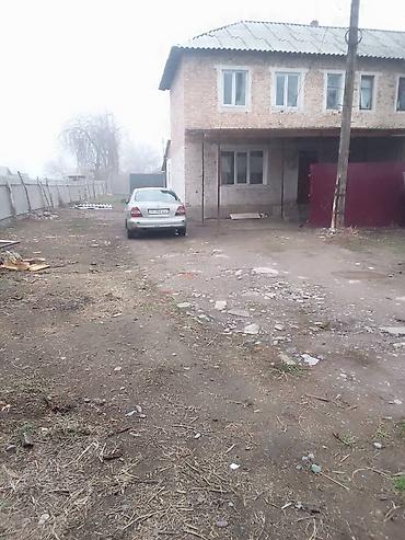 Продажа коттеджей и домов: 7 комнатная Продаётся двухэтажный кирпичный дом с двором и навесом для — 17