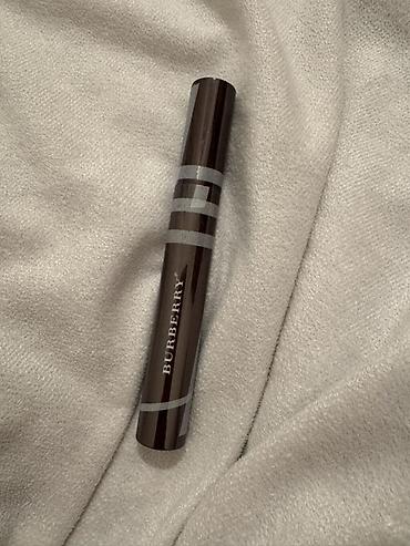 Burberry maskara - Luksuzna maskara iz Burberry linije, u elegantnom — 1