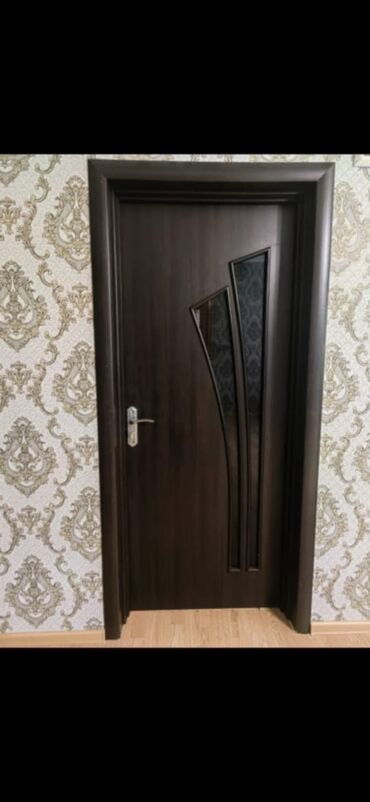 Jalüz qapılar: 3 eded qapi satilir.88 ×2.5 qiymet endirildi biri 30 azn.unvan