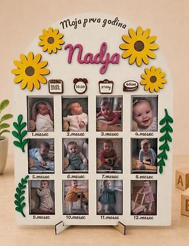 Personalizovani ram “Moja prva godina” – drvena tabla sa 12 prozorčića