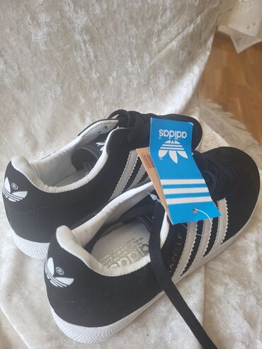 platformalı uşaq kedləri: Adidas, Ölçü: 38, rəng - Qara, Yeni