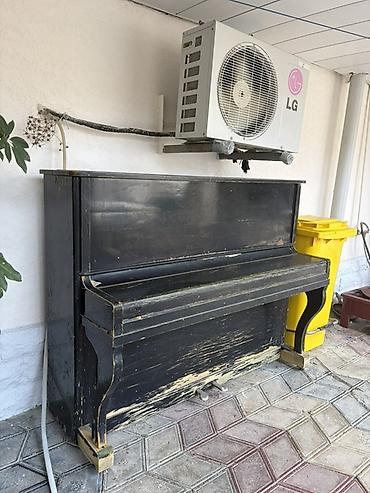 pianino akustik: Upright (şaquli) pianino – klassik dizayn, qara rəngli korpus — 2