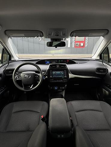 левый автомат: Toyota Prius: 2021 г., Автомат, Гибрид, Лифтбек — 7