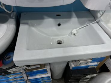 пьедесталом раковина с: Раковина для ванной, Особенности: Глянцевое, Квадратная форма, Материал: Керамика