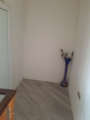 Digər taxta-şalban: Iki mərtəbəli evin daxilində taxta üzlü pilləkən və geniş hol sistemi — 9