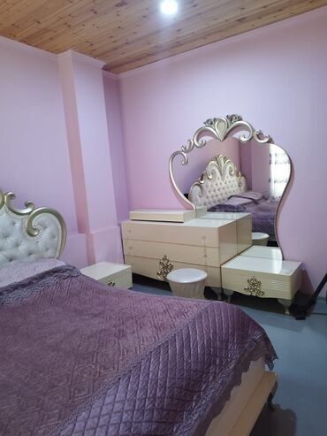 Uzunmüddətli kirayə mənzillər: Tam mebellı mənzil interyeri - Zal: Yumşaq künc divan dəsti, əlavə — 3