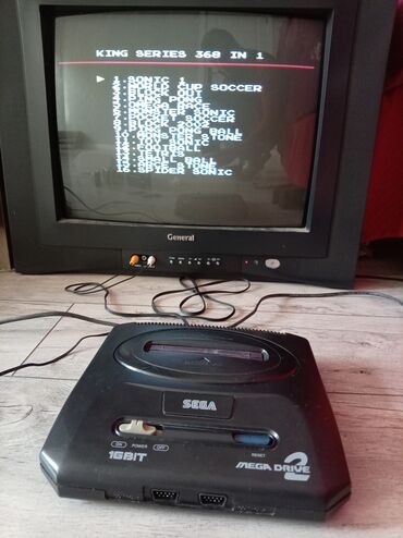 Digər oyun və konsollar: Yapon istehsalı Sega Mega Drive 2 oyun konsolu. Çin istehsalı olan — 10