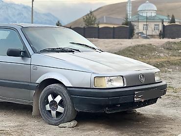 Volkswagen Passat: 1989 г., 1.8 л, Механика, Бензин, Седан