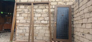 Giriş qapıları: Mənzil üçün İşlənmiş Giriş qapısı Çərçivə ilə, Zəmanətsiz, Ödənişli quraşdırma, Ünvandan götürmə — 3