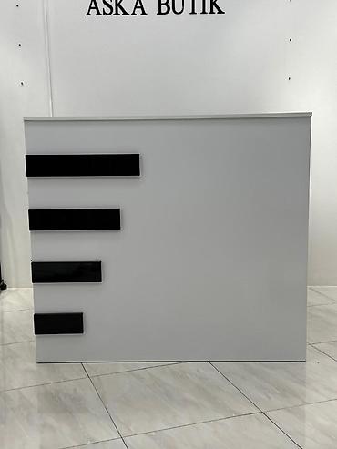ofisde islenib: Resepsiyon/iş masası satılır - Rəng: ağ, ön paneldə qara dekorativ — 3
