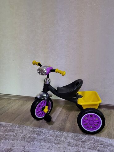 Продаю детский велосипед 
б/у. трёхколёсный .
цена 1500 сом.
тел