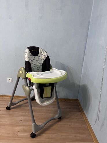 детские стол и стульчики: Стульчик для кормления Для девочки, Для мальчика, Б/у