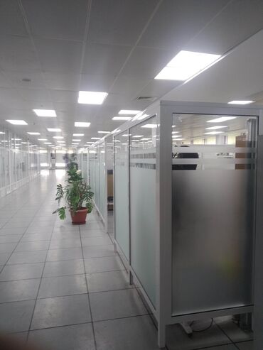 Перегородки на заказ: На заказ Каркасная перегородка, Для офиса, Бронированное стекло, Монтаж, Демонтаж, Бесплатный замер at lalafo.kg — 22 Перегородки на заказ: На заказ Каркасная перегородка, Для офиса, Бронированное стекло, Монтаж, Демонтаж, Бесплатный замер — 22