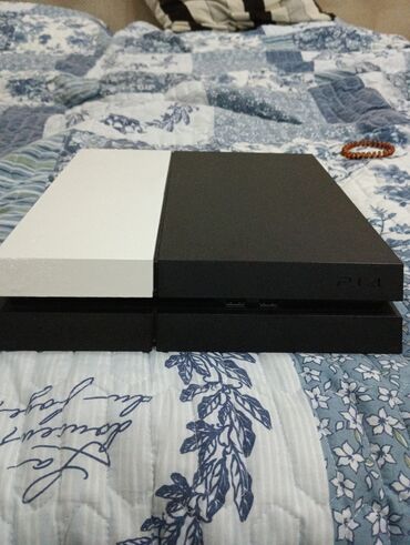 PS4 (Sony PlayStation 4): PS4 FAT 1 РЕВИЗИЯ 500гб В комплекте провода и больше ничего Состояние
