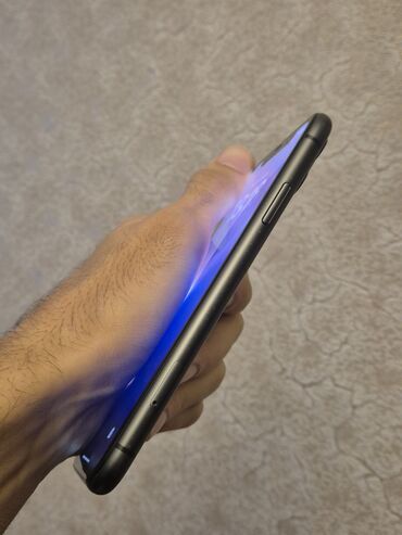 Apple iPhone: IPhone 11, 128 GB, Qara, Simsiz şarj, Face ID — 10