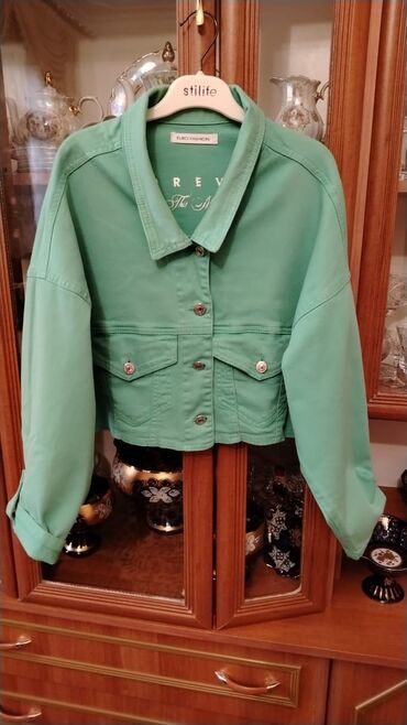 Ev geyimləri, pijamalar: Qadın üçen qısa cins jaket.Əla vəziyyətdədir.Euro Fashion brendinə