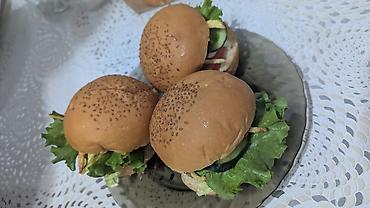 кролики мясо: Домашние бургеры Состав: -с курицей - воздушные булочки с кунжутом - — 3