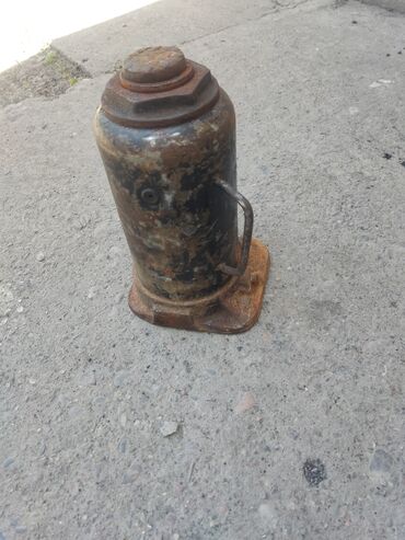 Другие автозапчасти: Домкрат 20т, рабочий
