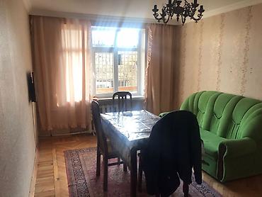 Uzunmüddətli kirayə mənzillər: *Roya*. Kod : 4676 Kiraye verilir Uwaq hazirlayan Mellimelere — 4