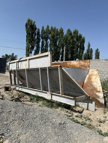 Дробилки: Вибропитатель с приемным бункером. 11 кВт каждый вибро мотор. Размер