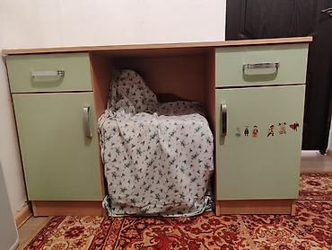 продаю офисный диван: Письменный стол с тумбами - Компоновка: две боковые тумбы и открытая — 2