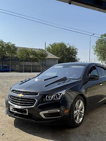 kia sorento 2015 on kapotu: Chevrolet Cruze — 1