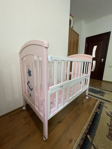 детская кровать ручная работа из дерева: Кроватка детская. Б/у. Состояние хорошее. До 5-6 лет