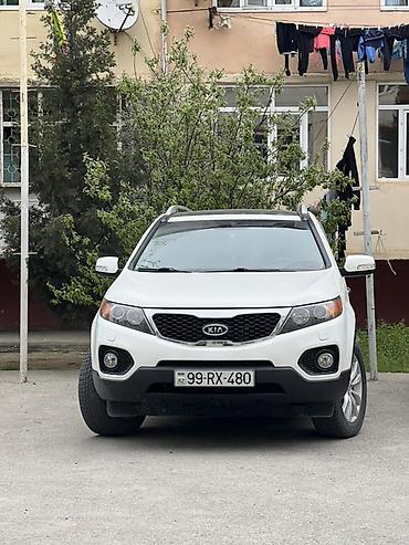 guzgu: Kia Sorento – ağ rəngli, şəhər və uzun məsafələr üçün rahat və geniş — 1