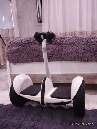 islenmis notebooklar: Nine-bot son model elektron maşın. Sürəti 60 km-ə qədər qalxır
