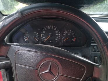 продаю мерседес 220: Mercedes-Benz 220: 1993 г., 1.8 л, Механика, Бензин, Седан