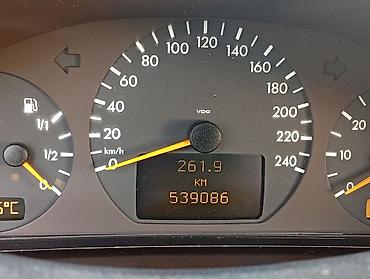 mazda 929: Mercedes-Benz E-Class: 1999 г., Седан — 3