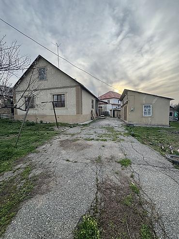 Продажа коттеджей и домов: ✨Продаётся дом в с. Сокулук✨ 🏡Характеристики： • Участок - 7 соток • — 3