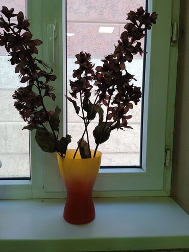 декоративные вазы: Продаю вазу для цветов,/с искусственными цветами,/без цветов, /свечу в