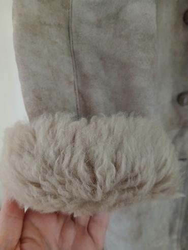 şuba modelleri: Qadın uzun tünd-bej rəngli təbii qoyun dərisi şuba (shearling) - — 3