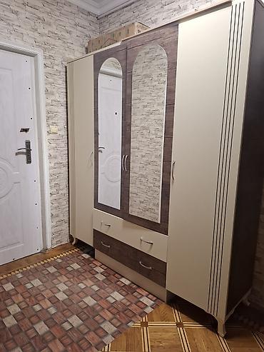Dəhliz dolab yeni kimidi yaxşı vəziyyətdədir.
ünvan xalqlar dostluğu