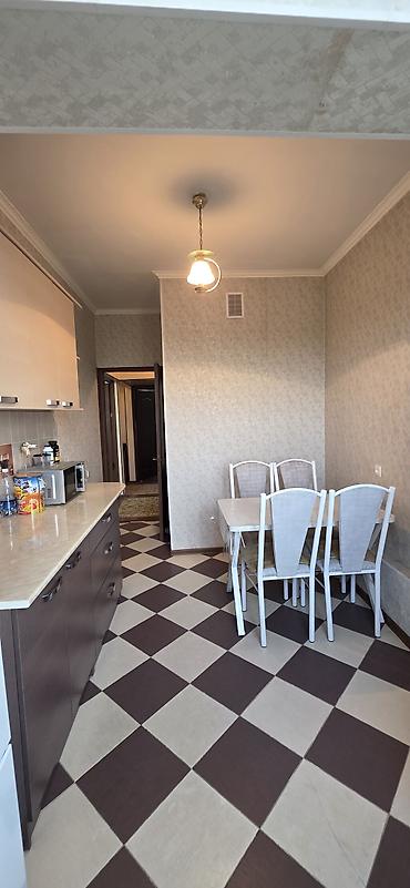 106: 3 комнаты, 70 м², 6 мкр 106 серия, 8 этаж, Свежий ремонт — 8