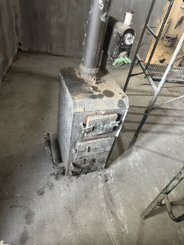 печка буржуйка б у: Металлическая печь-буржуйка с дымоходом - Материал: сталь, сварная