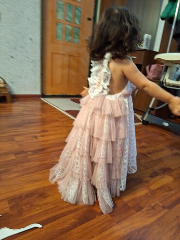 Toy paltarları: Don yenidir 1defe geynilib. 2-3 yawinda 4yawinda uwagada geder — 9