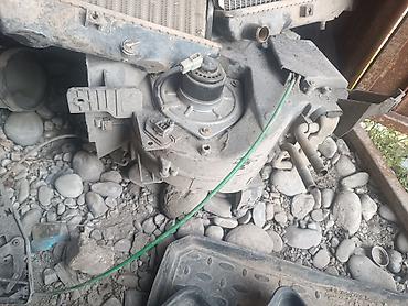 Автозапчасти: Автозапчасти от одной модели (японский компакт 1990‑х). В комплекте — 6