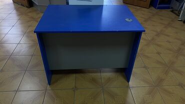 стол компьютерный письменный: Жазуу үстөл, Колдонулган