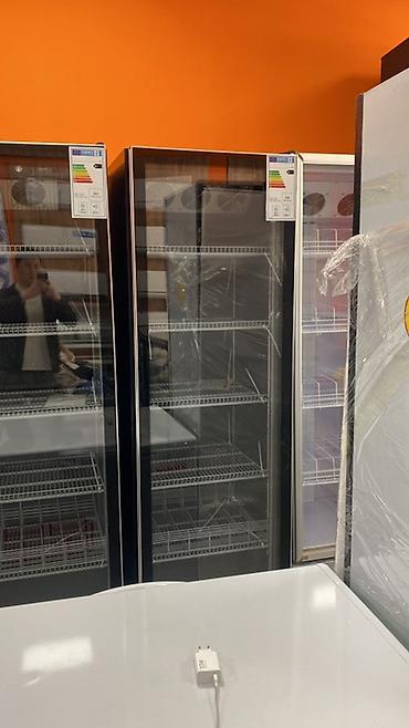 Витринный холодильный шкаф с прозрачными распашными дверями -