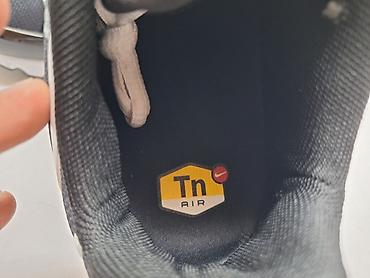 Patike: Nike Air Max Plus (TN) patike – crno/belo izdanje - Silueta Air Max — 5